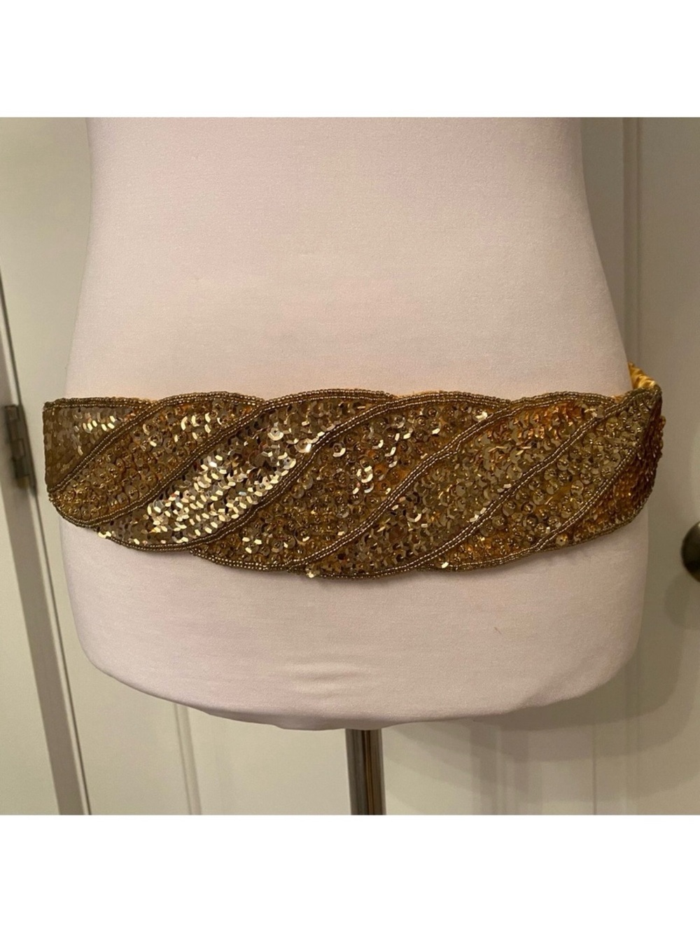 VINTAGE BELT GOLD YELLOW SATIN BEADS SEQUINS STRETCH SIZE M/L